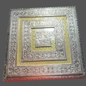 💋 4 FOR $50 / GORGEOUS GOLDEN  WOODEN DISPLAY OR PRESENTATION / MOMENTOS BOX